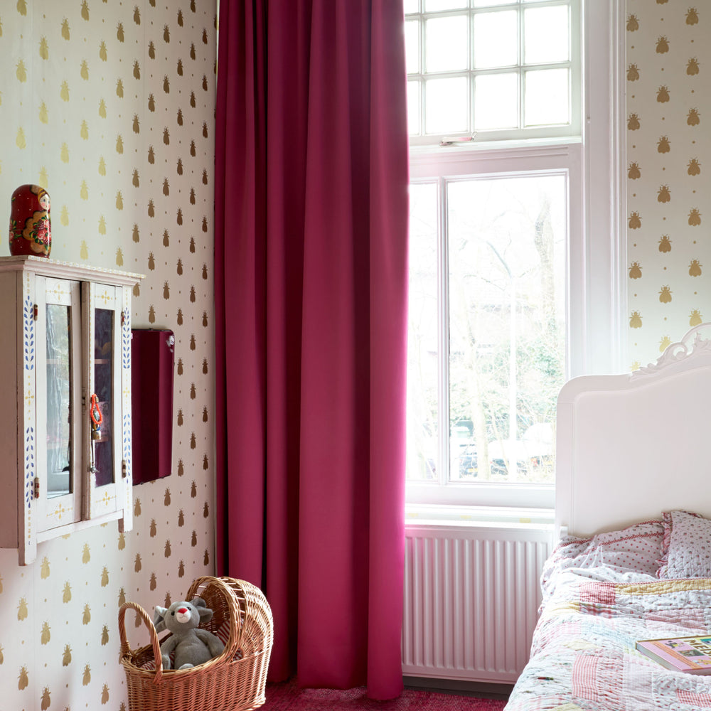 Roze verduisterend gordijn