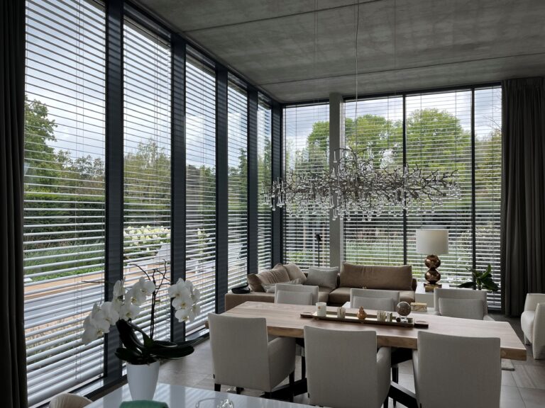 buitenjaloezieen, buitenjaloezieen eindhoven, livinglux, warema, buitenlamellen, buiten shutters, louvresysteem, livium, sunshield